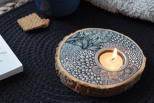 Bougeoir en bois illustré - Doodles